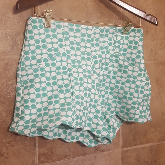 Hot and Delicious Shorts Size Large - Picture 3 of 5